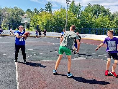 Стритбол становится популярной молодежной игрой в Озерске