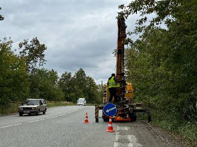 Сегодня начались работы по установке освещения на Кыштымской